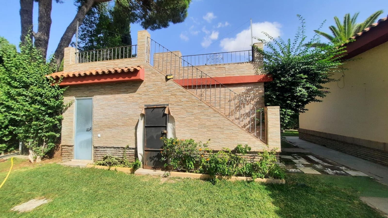 4 bedroom Villa for sale in Carmona with pool garage - € 450,000 (Ref: 9533819)