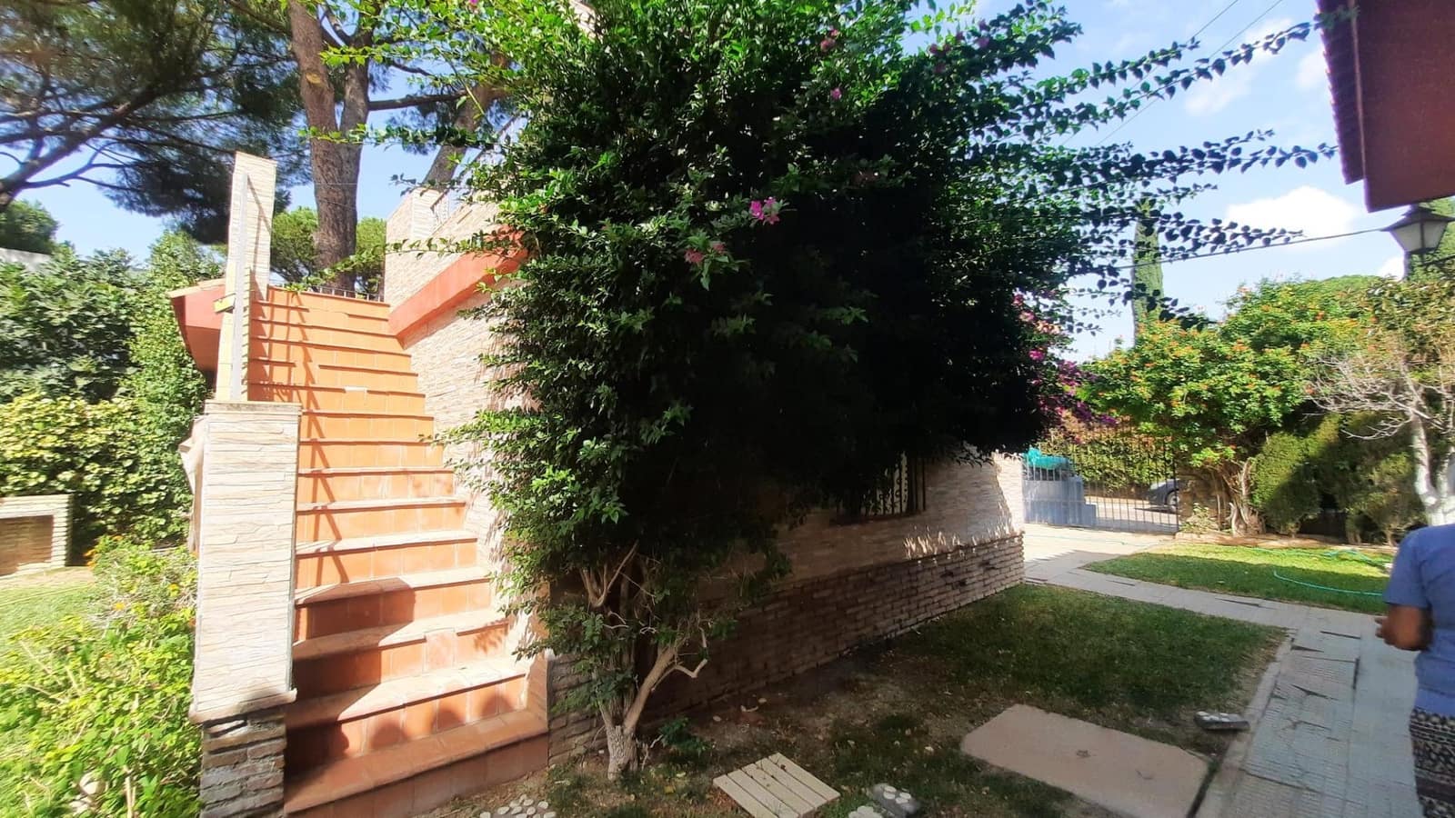 4 bedroom Villa for sale in Carmona with pool garage - € 450,000 (Ref: 9533819)