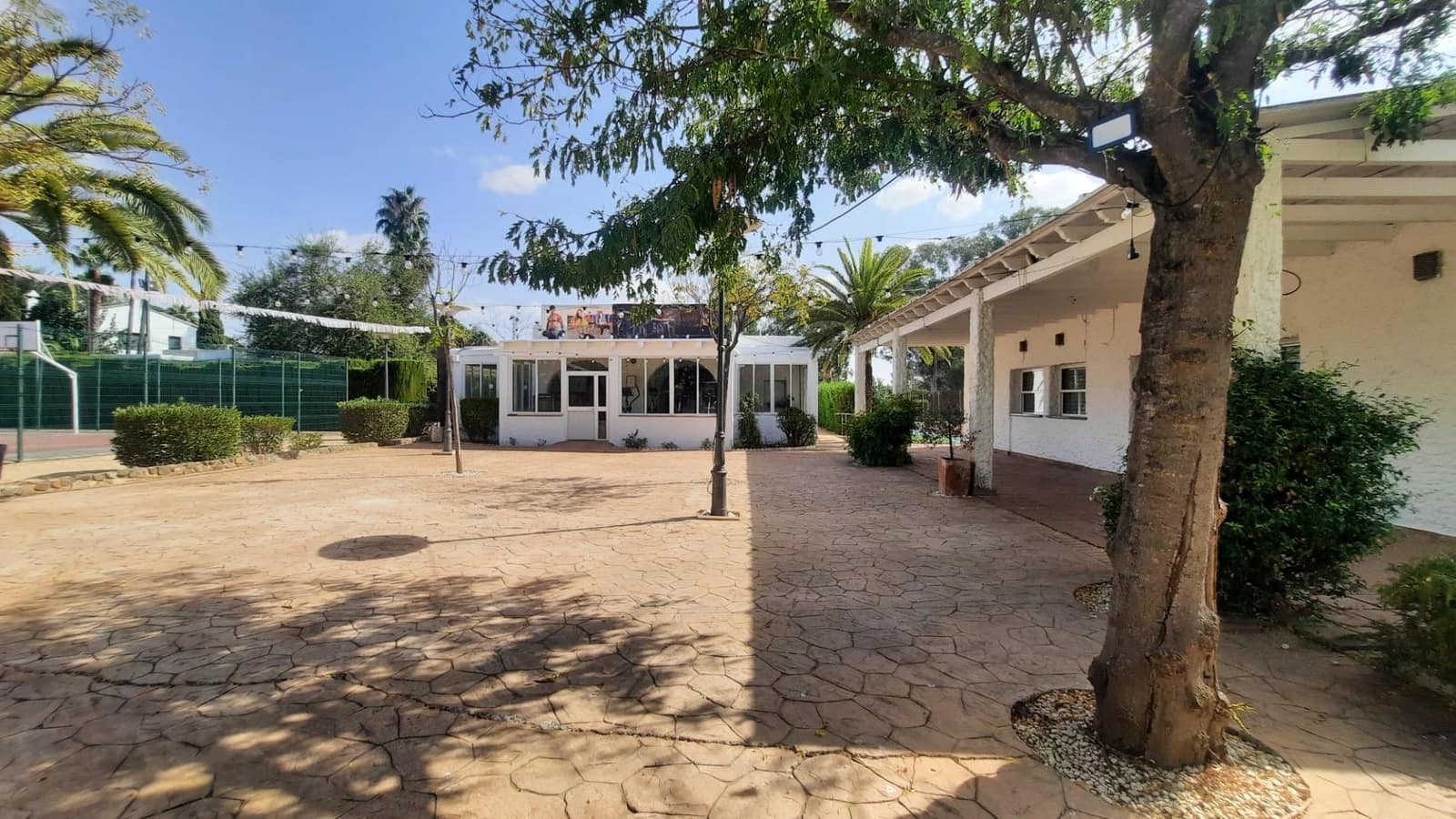 4 bedroom Villa for sale in Carmona with pool garage - € 450,000 (Ref: 9533819)