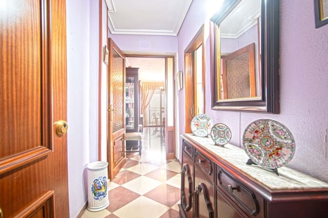 4 makuuhuone Asunto myytävänä paikassa Sevilla kaupunki - 195 000 € (Ref: 9536006)