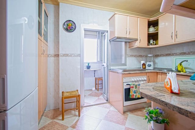 4 soveværelse Lejlighed til salg i Sevilla by - € 195.000 (Ref: 9536006)