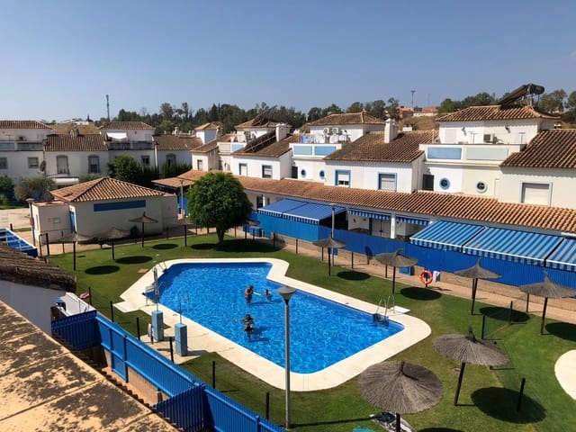 4 soveværelse Rækkehus til salg i Coria del Río med swimmingpool - € 229.000 (Ref: 9541198)