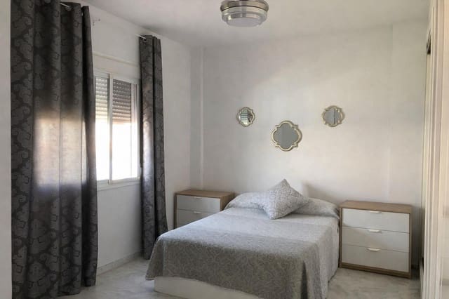 4 soveværelse Rækkehus til salg i Coria del Río med swimmingpool - € 229.000 (Ref: 9541198)