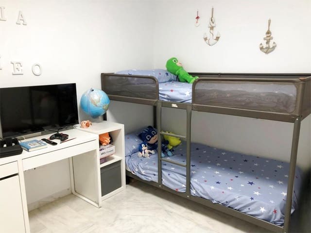 4 soveværelse Rækkehus til salg i Coria del Río med swimmingpool - € 229.000 (Ref: 9541198)