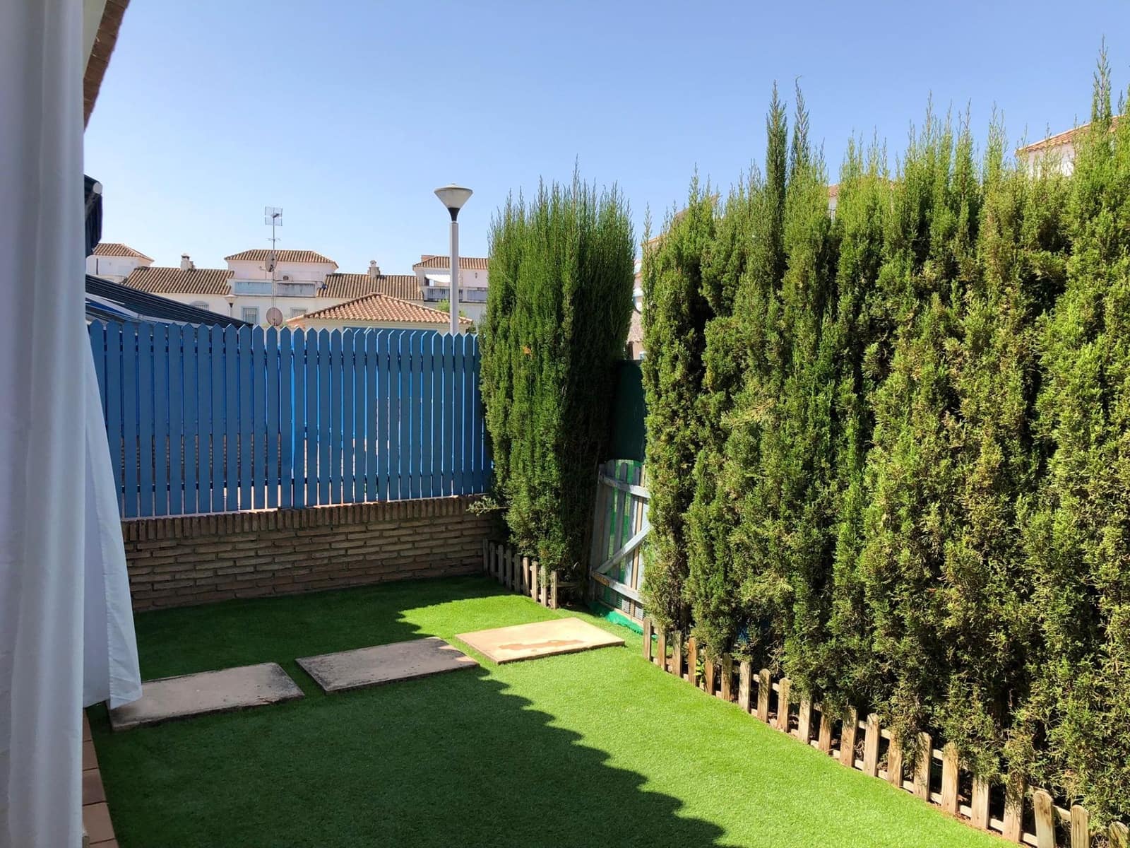 4 soveværelse Rækkehus til salg i Coria del Rio med swimmingpool - € 229.000 (Ref: 9541198)