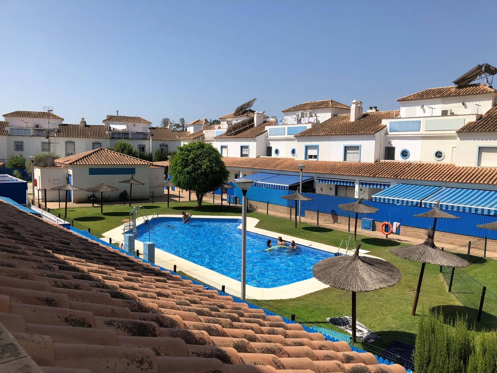 4 soveværelse Rækkehus til salg i Coria del Rio med swimmingpool - € 229.000 (Ref: 9541198)