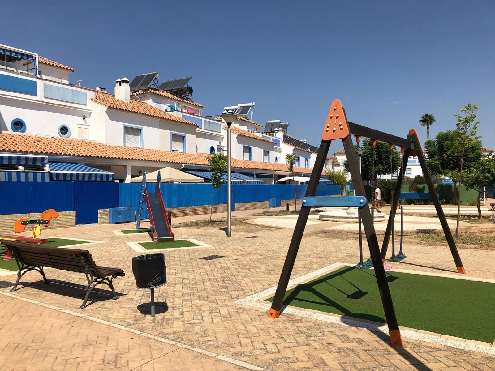 4 soveværelse Rækkehus til salg i Coria del Rio med swimmingpool - € 229.000 (Ref: 9541198)