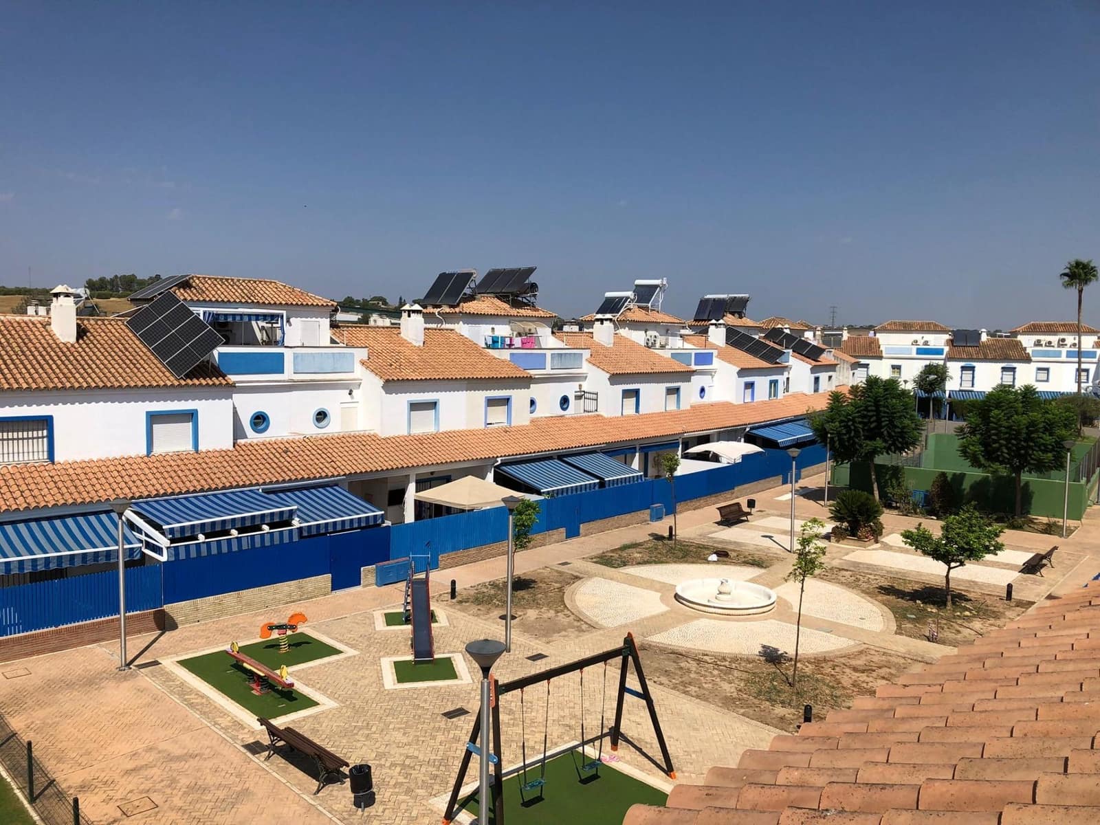 4 soveværelse Rækkehus til salg i Coria del Rio med swimmingpool - € 229.000 (Ref: 9541198)