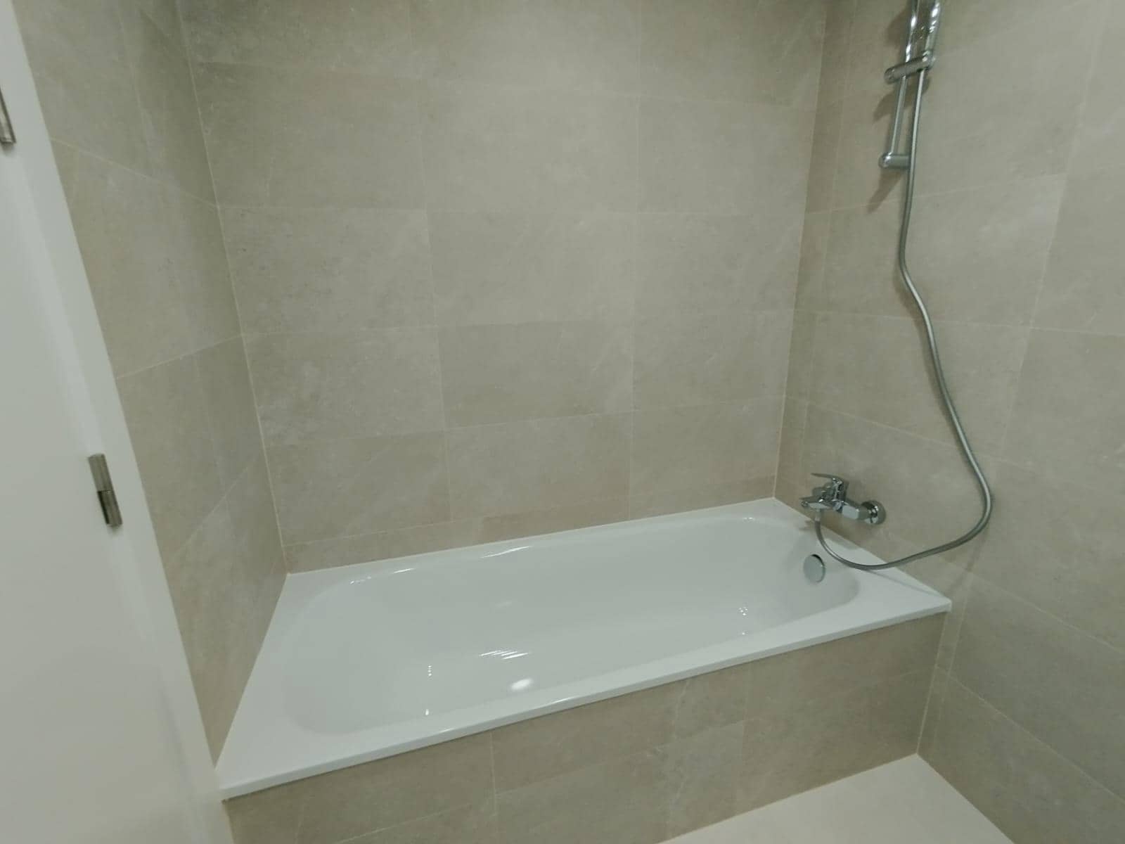 2 bedroom Flat for rent in Mairena del Aljarafe with pool garage - € 1,000 (Ref: 9541201)