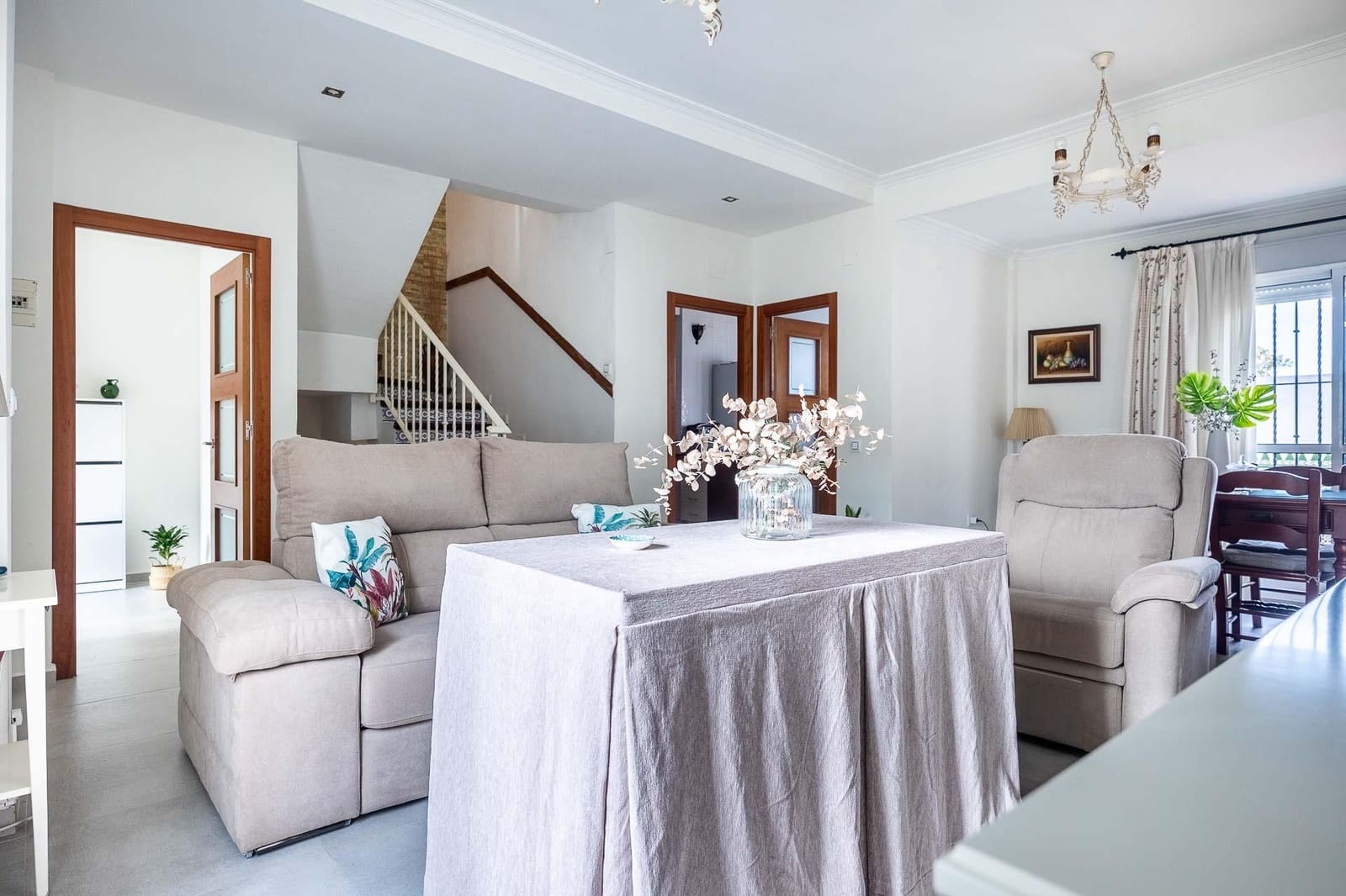 4 soveværelse Rækkehus til salg i Sevilla by med garage - € 360.000 (Ref: 9543727)