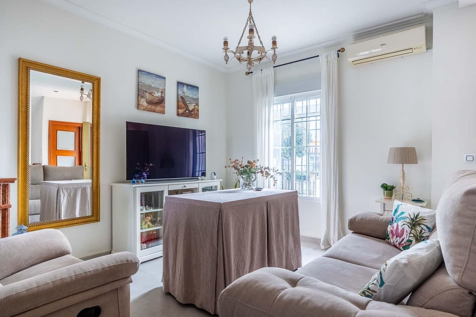 4 soveværelse Rækkehus til salg i Sevilla by med garage - € 360.000 (Ref: 9543727)