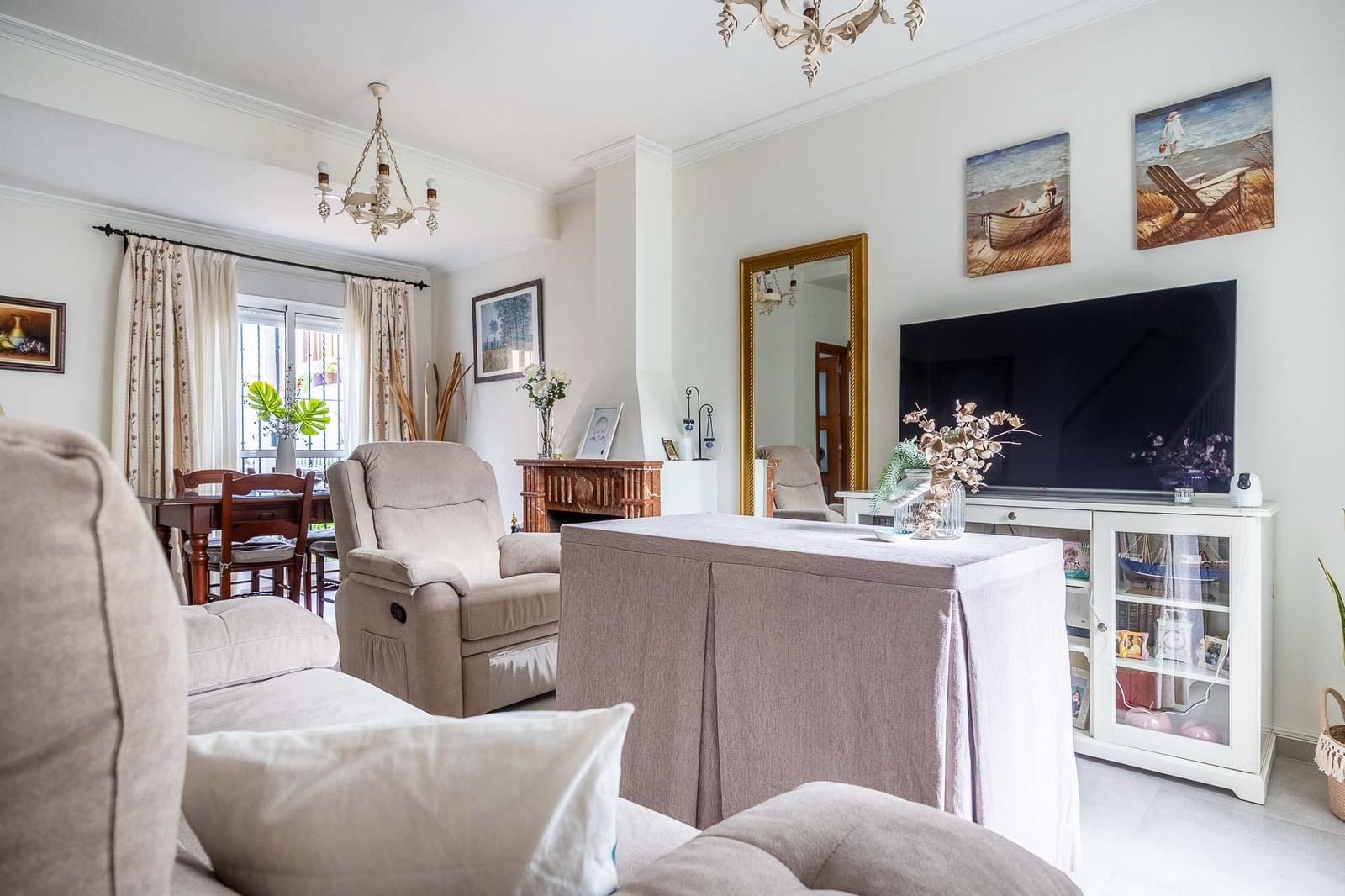 4 soveværelse Rækkehus til salg i Sevilla by med garage - € 360.000 (Ref: 9543727)