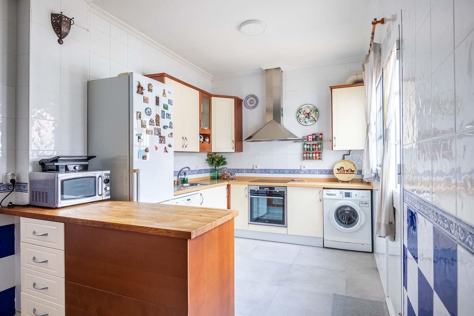 4 soveværelse Rækkehus til salg i Sevilla by med garage - € 360.000 (Ref: 9543727)