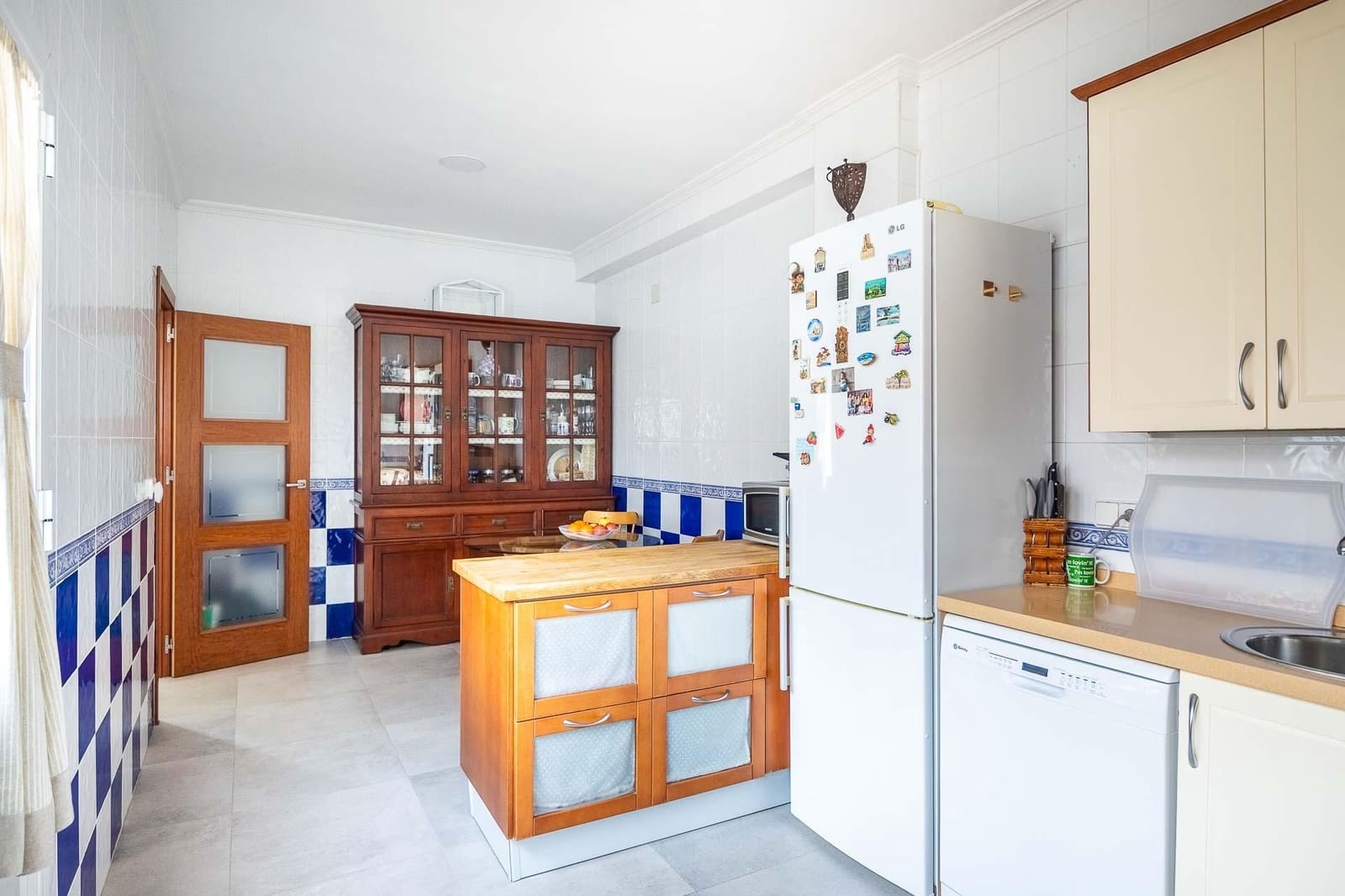 4 soveværelse Rækkehus til salg i Sevilla by med garage - € 360.000 (Ref: 9543727)