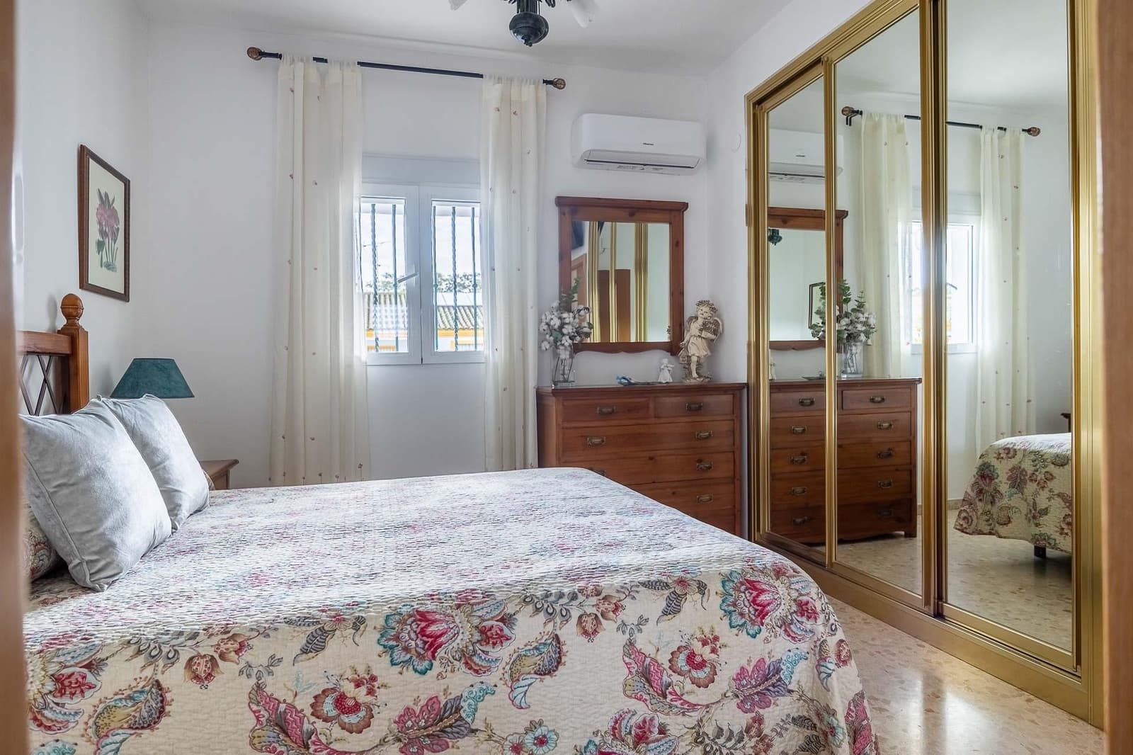 4 soveværelse Rækkehus til salg i Sevilla by med garage - € 360.000 (Ref: 9543727)