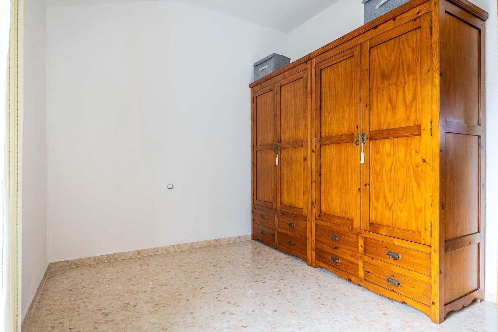 4 soveværelse Rækkehus til salg i Sevilla by med garage - € 360.000 (Ref: 9543727)