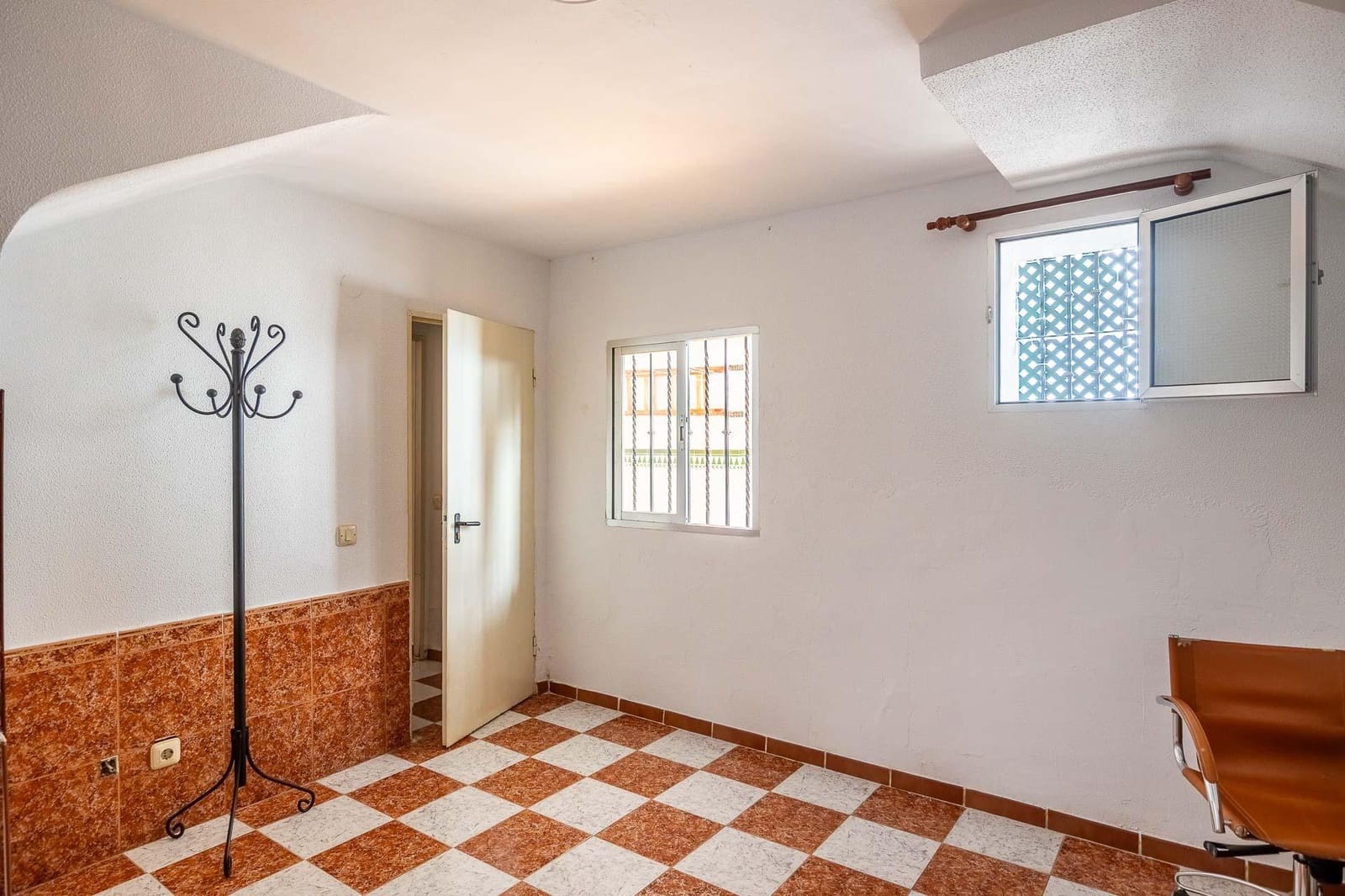 4 soveværelse Rækkehus til salg i Sevilla by med garage - € 360.000 (Ref: 9543727)