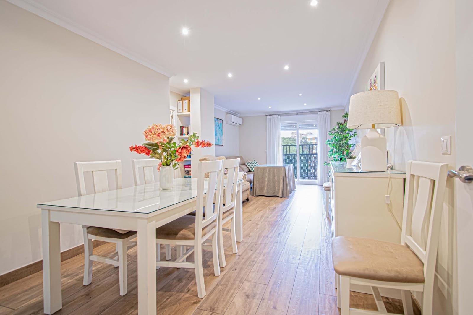 3 soveværelse Lejlighed til salg i Sevilla by med garage - € 380.000 (Ref: 9548308)