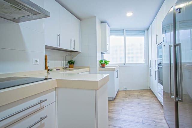 3 soveværelse Lejlighed til salg i Sevilla by med garage - € 380.000 (Ref: 9548308)