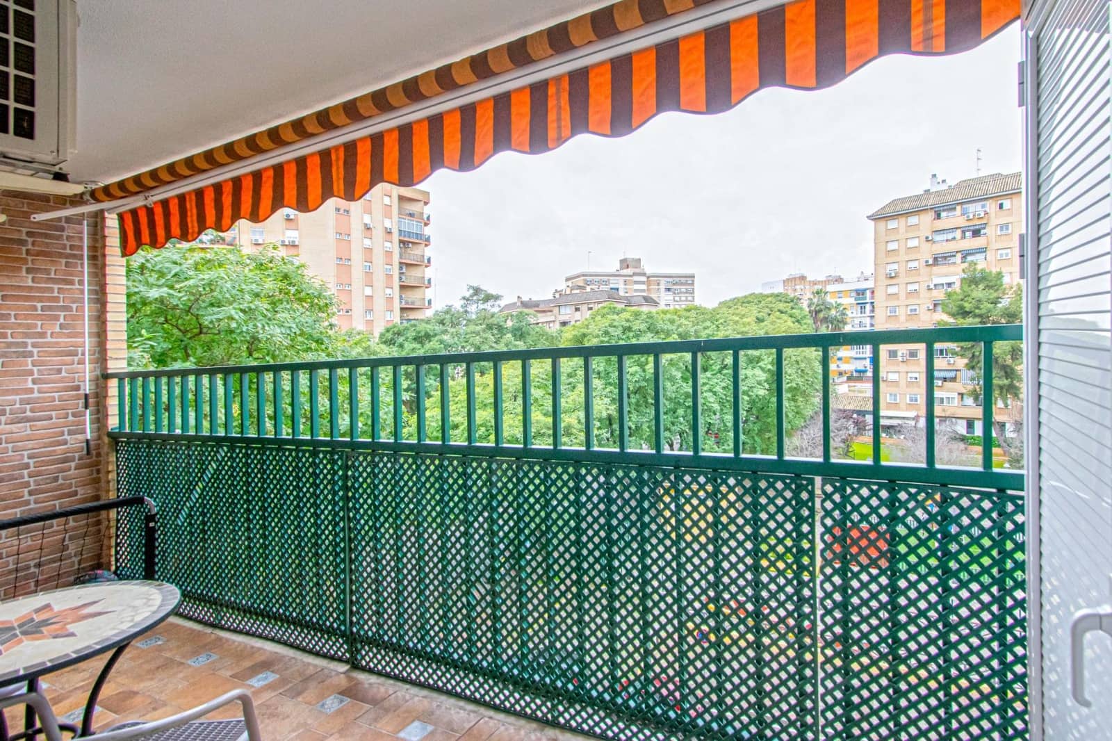 3 soveværelse Lejlighed til salg i Sevilla by med garage - € 380.000 (Ref: 9548308)