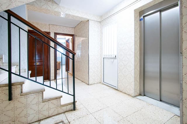 3 makuuhuone Huoneisto myytävänä paikassa Sevilla kaupunki - 180 000 € (Ref: 9548309)