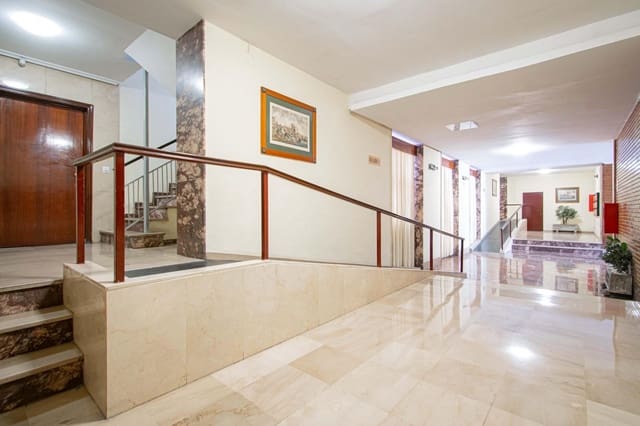 Piso de 4 habitaciones en Sevilla ciudad en venta - 415.000 € (Ref: 9551624)