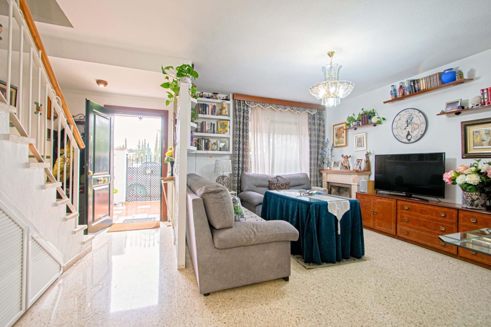 4 soverom Rekkehus til salgs i Montequinto med garasje - € 315 000 (Ref: 9555945)