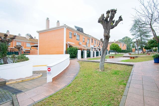 4 soverom Rekkehus til salgs i Montequinto, Dos Hermanas med garasje - € 315 000 (Ref: 9555945)