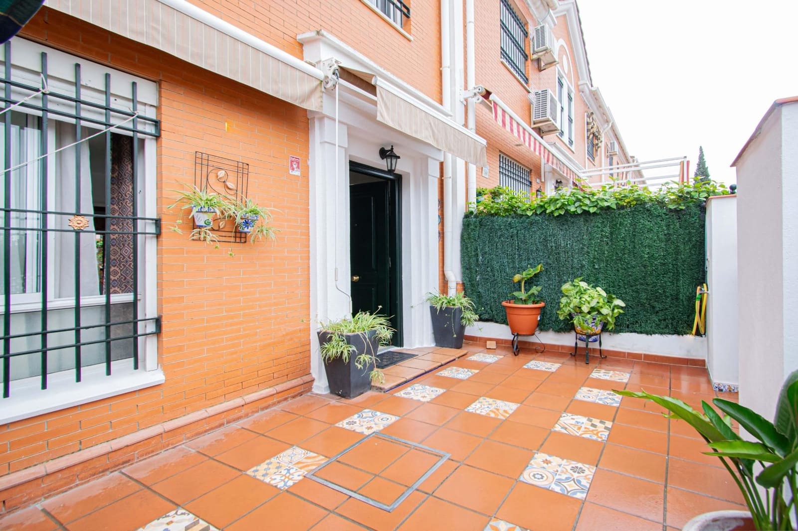 4 soverom Rekkehus til salgs i Montequinto med garasje - € 315 000 (Ref: 9555945)