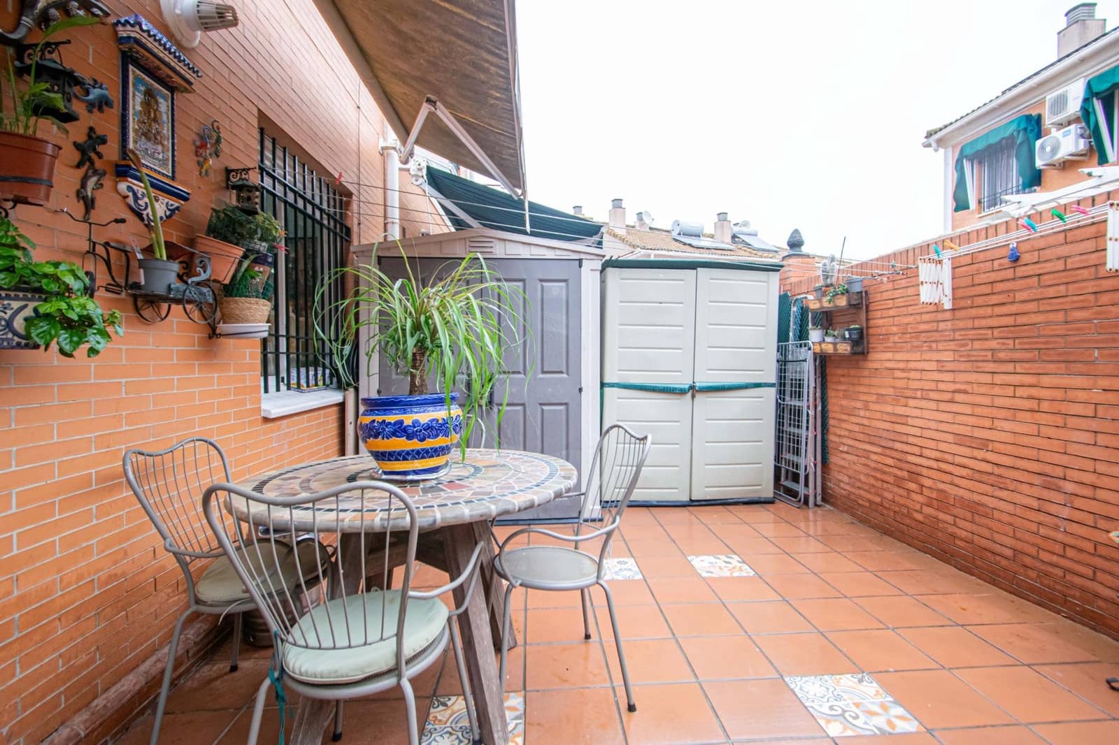 4 soverom Rekkehus til salgs i Montequinto med garasje - € 315 000 (Ref: 9555945)