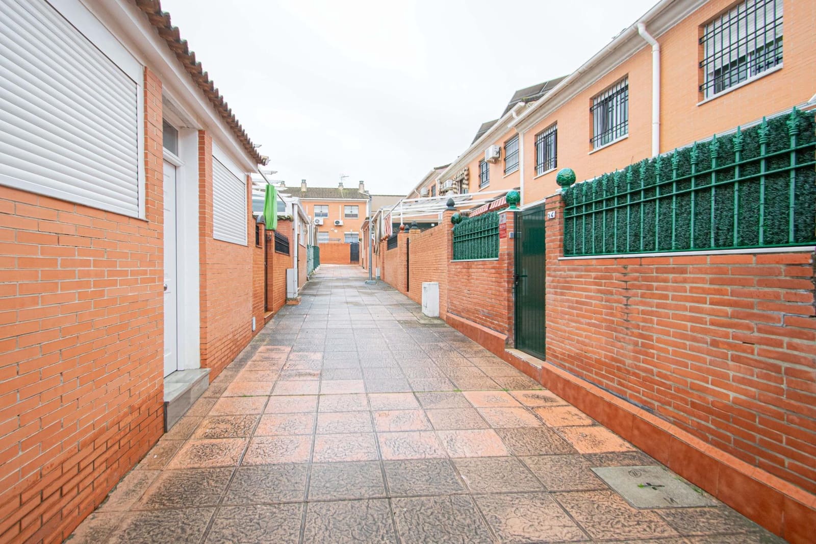 4 soverom Rekkehus til salgs i Montequinto med garasje - € 315 000 (Ref: 9555945)