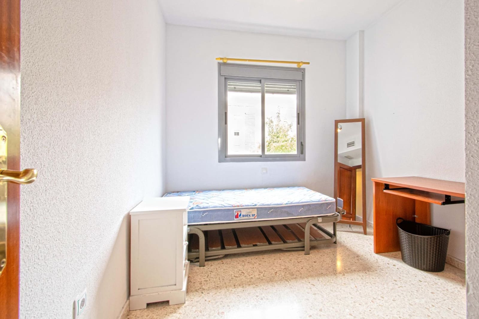 3 makuuhuone Asunto myytävänä paikassa Sevilla kaupunki mukana 
autotalli - 199 900 € (Ref: 9561891)