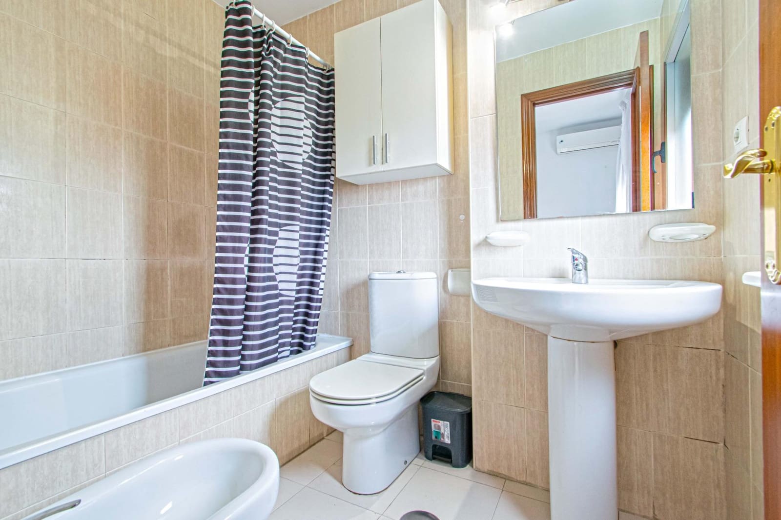 3 quarto Apartamento para arrendar em Sevilha cidade com garagem - 850 € (Ref: 9565319)