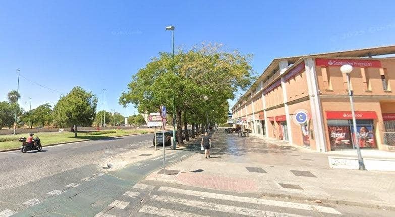 Garage for sale in Seville city - € 21,500 (Ref: 9596233)