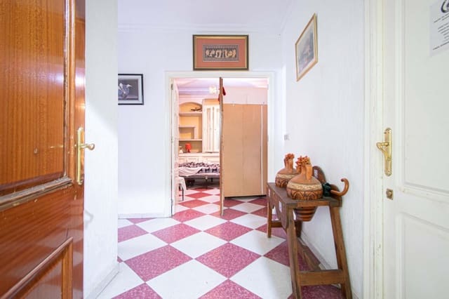 3 bedroom Flat for sale in Seville city - € 125,000 (Ref: 9596234)