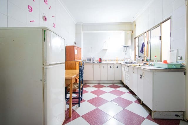 Piso de 3 habitaciones en Sevilla ciudad en venta - 125.000 € (Ref: 9596234)