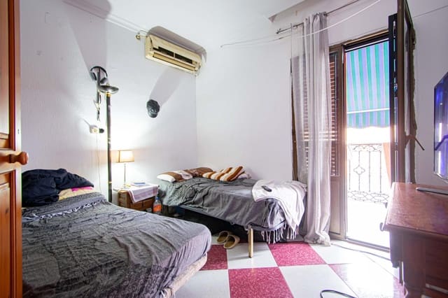 3 Zimmer Wohnung zu verkaufen in Sevilla Stadt - 125.000 € (Ref: 9596234)