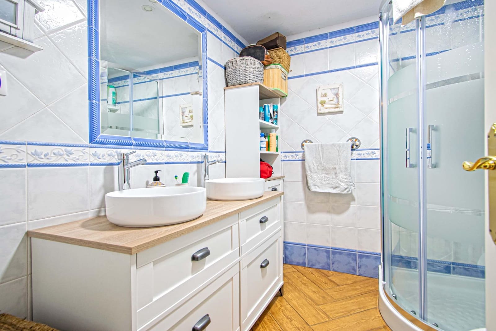 4 bedroom Flat for sale in Seville city with pool garage - € 420,000 (Ref: 9596235)