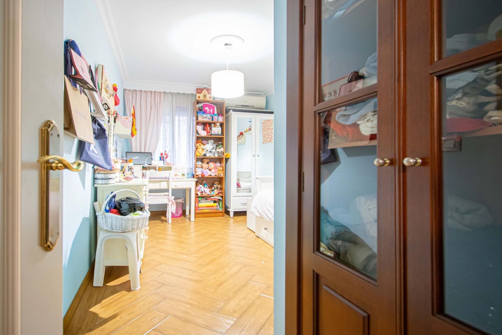 4 bedroom Flat for sale in Seville city with pool garage - € 420,000 (Ref: 9596235)