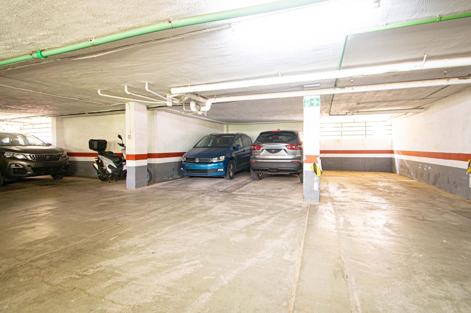 4 bedroom Flat for sale in Seville city with pool garage - € 415,000 (Ref: 9596235)