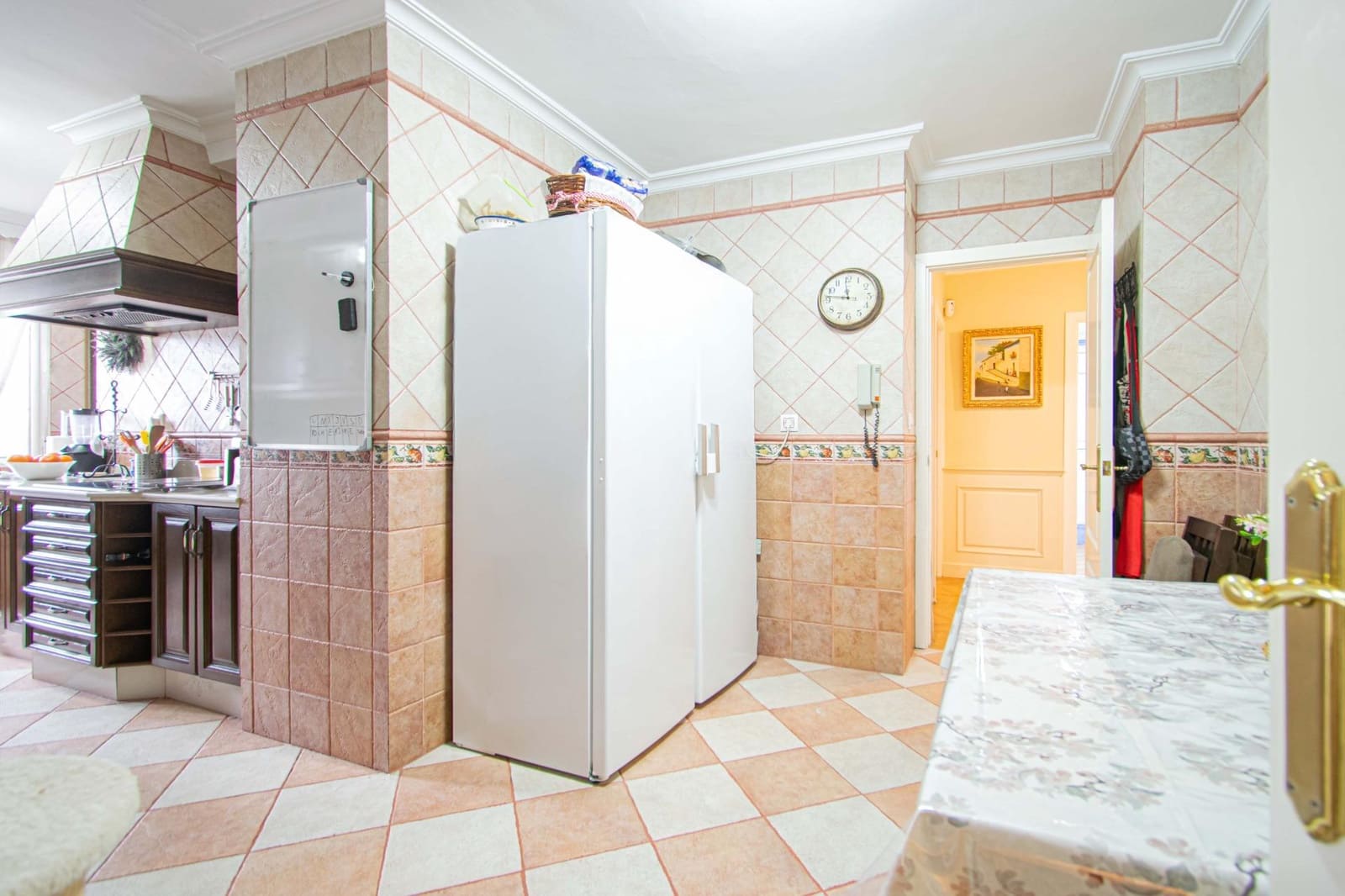 4 bedroom Flat for sale in Seville city with pool garage - € 415,000 (Ref: 9596235)