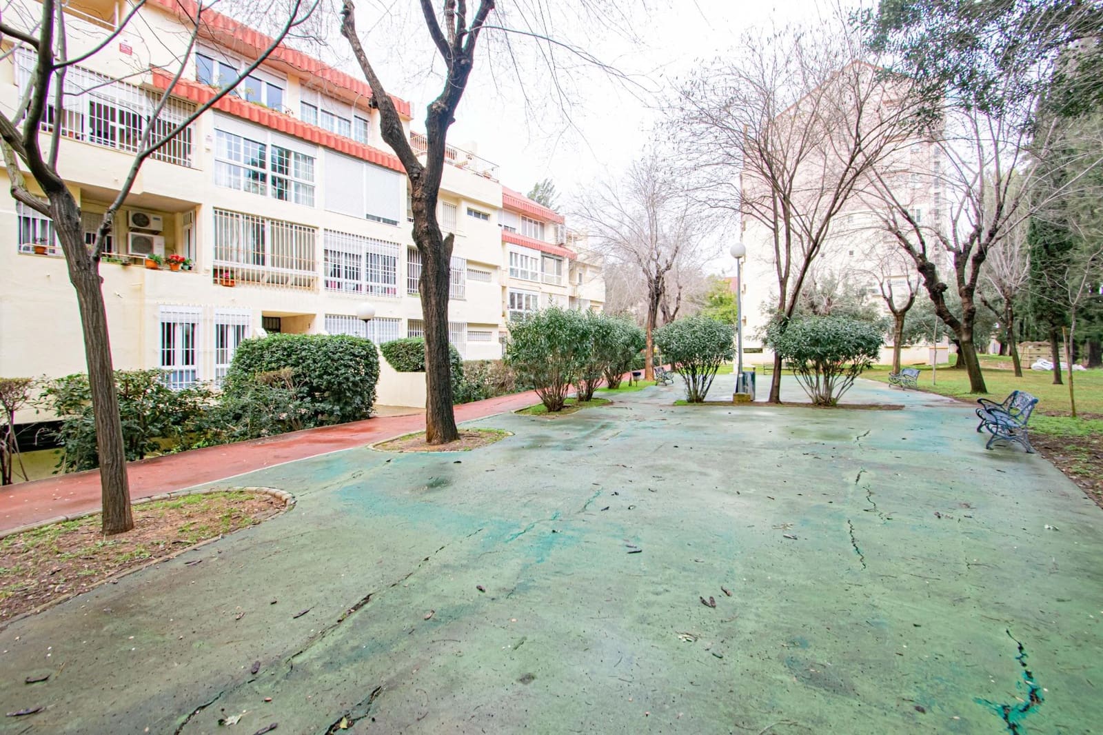 4 bedroom Flat for sale in Seville city with pool garage - € 415,000 (Ref: 9596235)