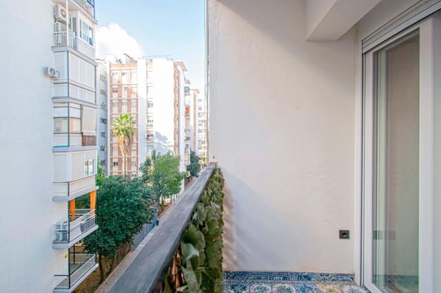 3 bedroom Flat for sale in Los Remedios, Seville city - € 545,000 (Ref: 9605049)