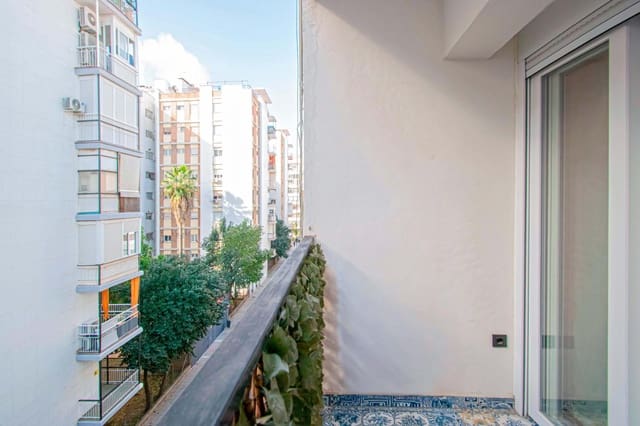 3 bedroom Flat for sale in Los Remedios, Seville city - € 545,000 (Ref: 9605049)