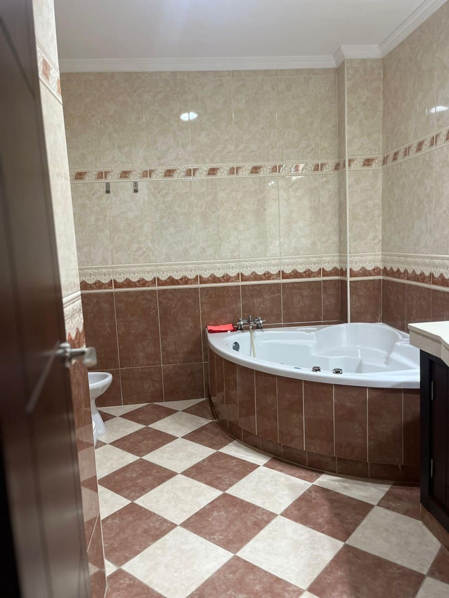 3 bedroom Flat for rent in Dos Hermanas - € 850 (Ref: 9608139)