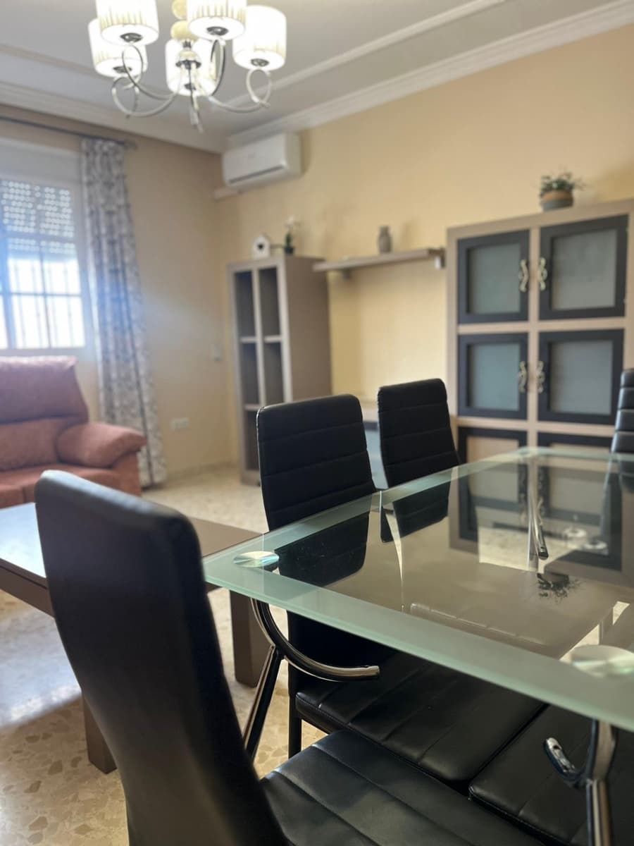 3 bedroom Flat for rent in Dos Hermanas - € 850 (Ref: 9608139)