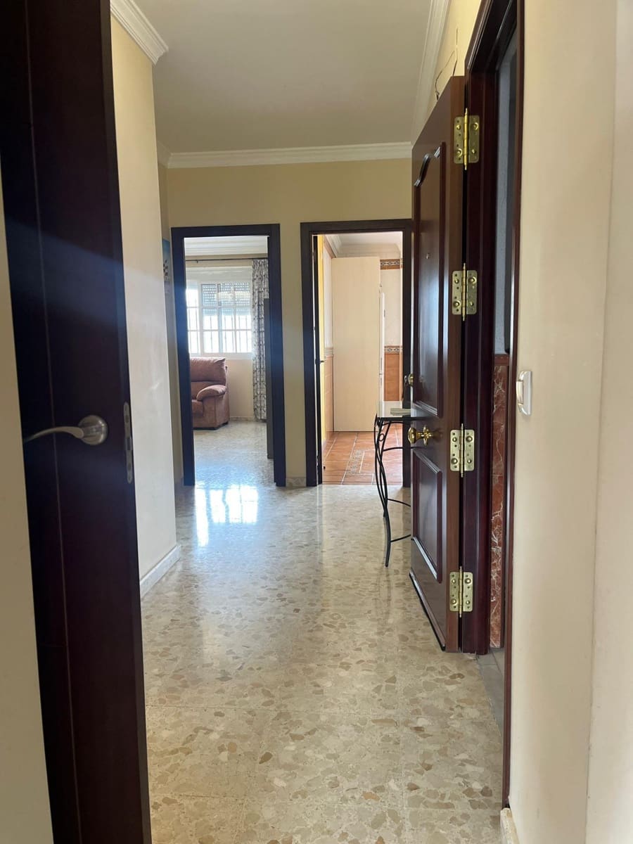 3 bedroom Flat for rent in Dos Hermanas - € 850 (Ref: 9608139)