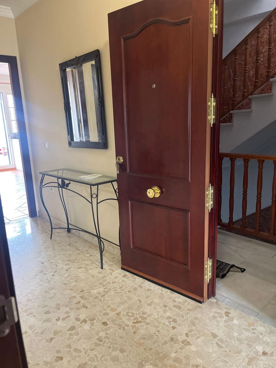 3 bedroom Flat for rent in Dos Hermanas - € 850 (Ref: 9608139)