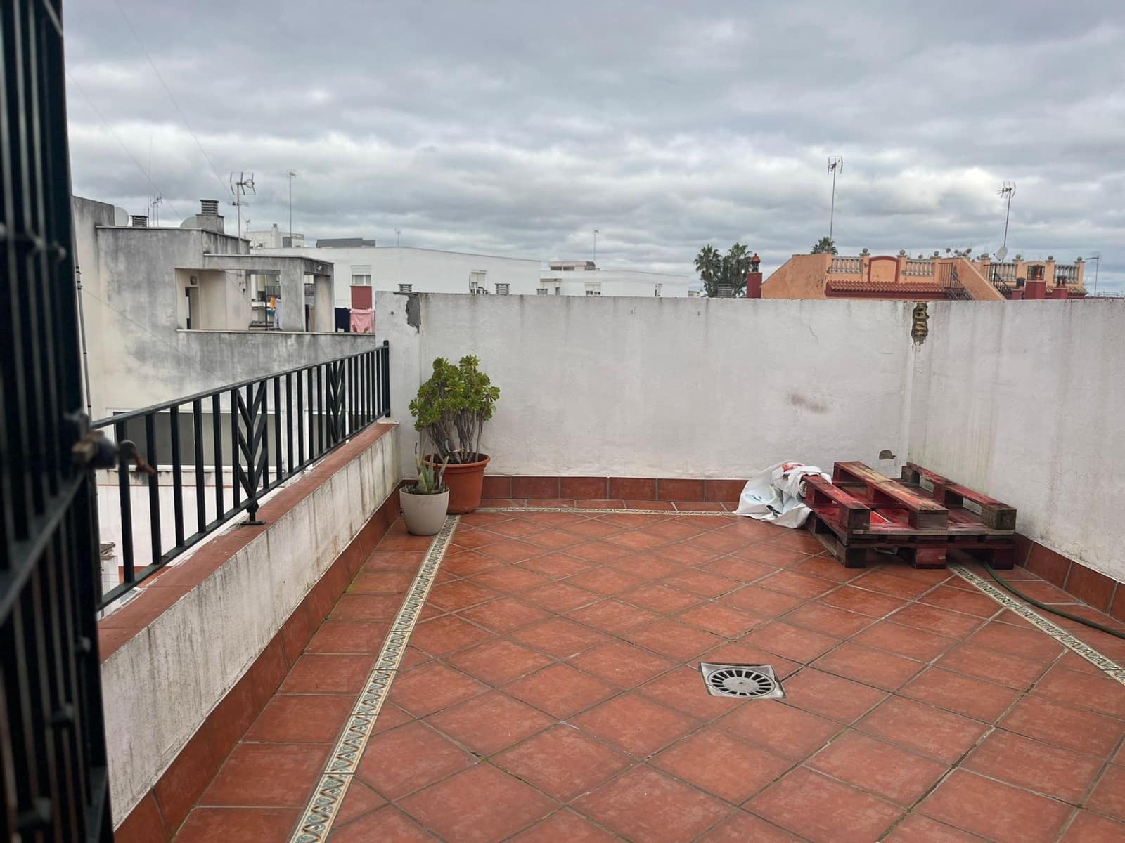 3 bedroom Flat for rent in Dos Hermanas - € 850 (Ref: 9608139)