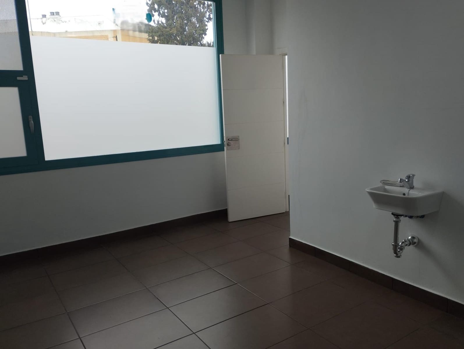 Commercial for sale in Alcala de Guadaira - € 165,000 (Ref: 9611605)